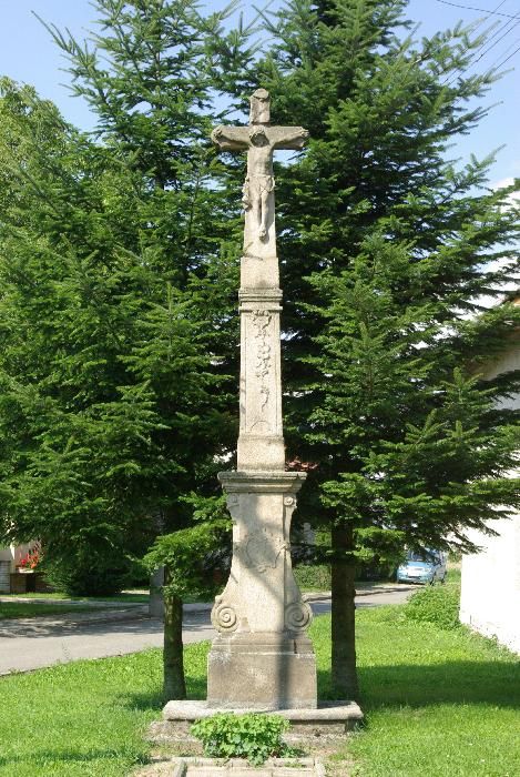Barokní kříž v obci Kyselovice 